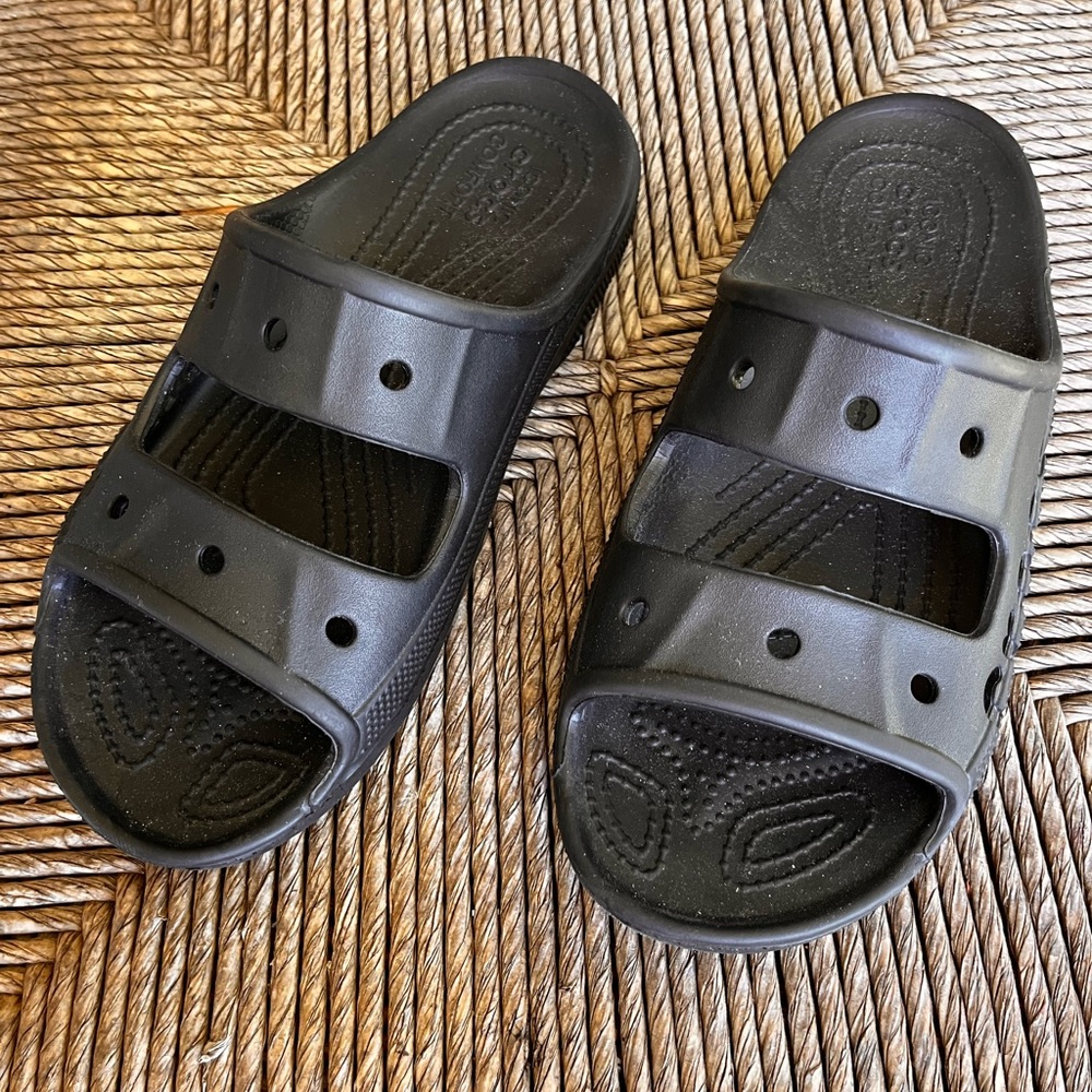 iconic crocs black slip on size 7 men. Size 9 women - Picture 2 of 5